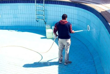 Swimming Pool Cleaning Service